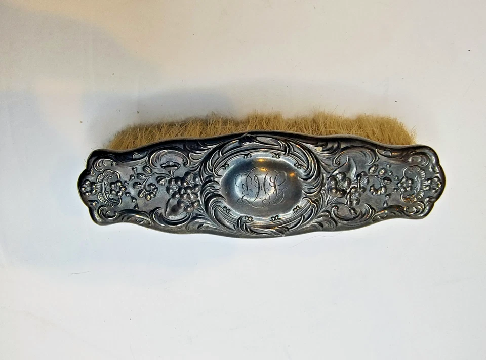 Whiting vintage con monograma Mfg. Cepillo para ropa de plata de ley marcado Foto 4 de 4