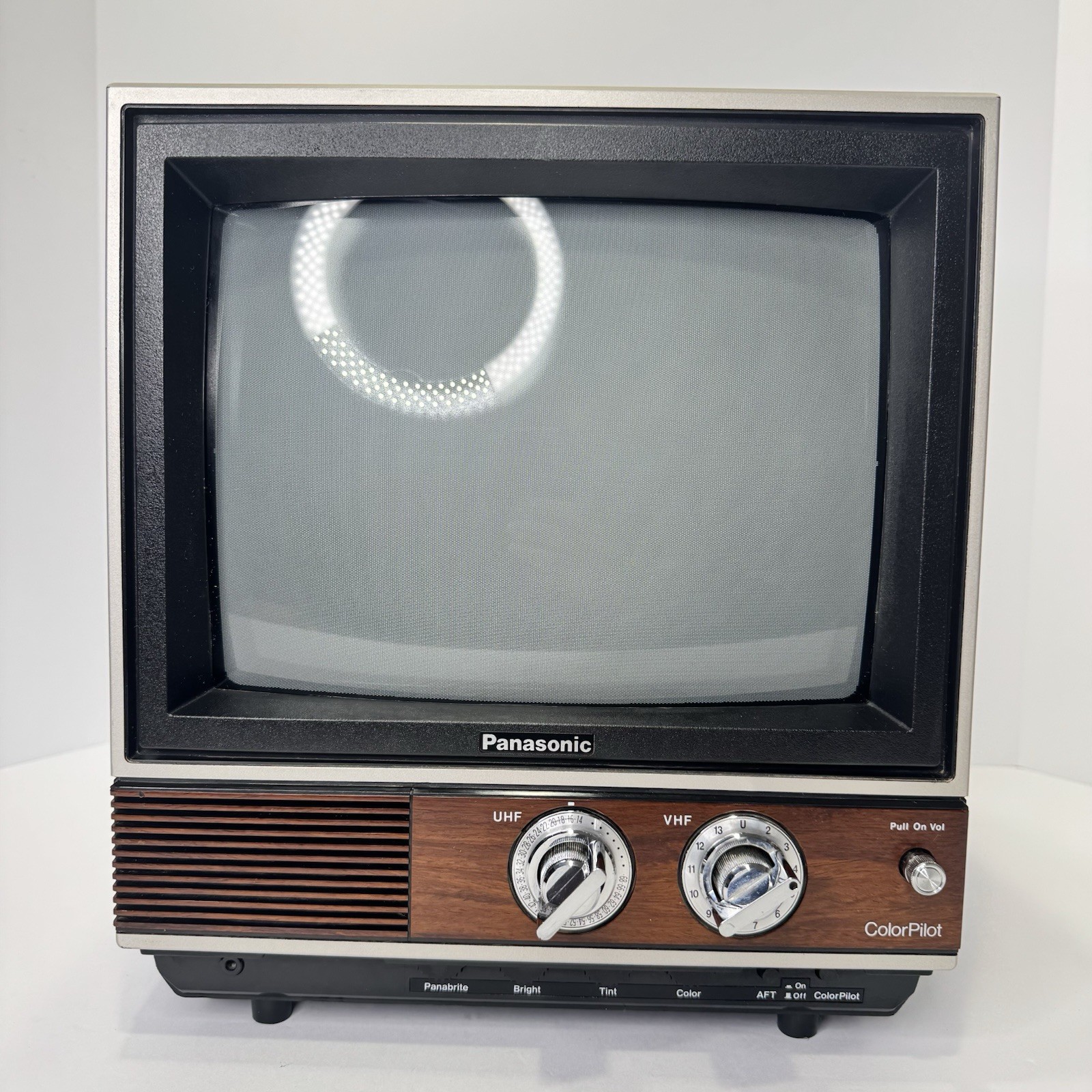 Panasonic CTG-1000 Color Pilot Vintage CRT TV Retro Gaming Woodgrain UHF VHF 📺