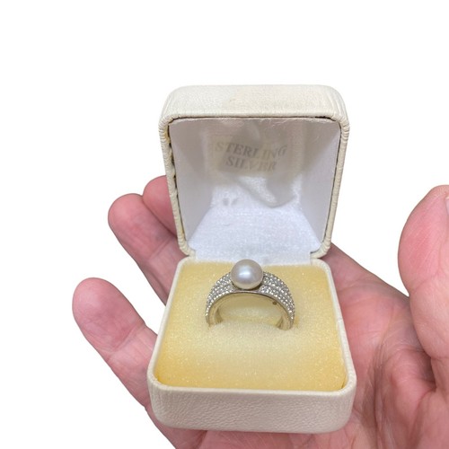 .925 Sterling Silver Women's Ring Size 7, faux Pearl Stone - Picture 7 of 7