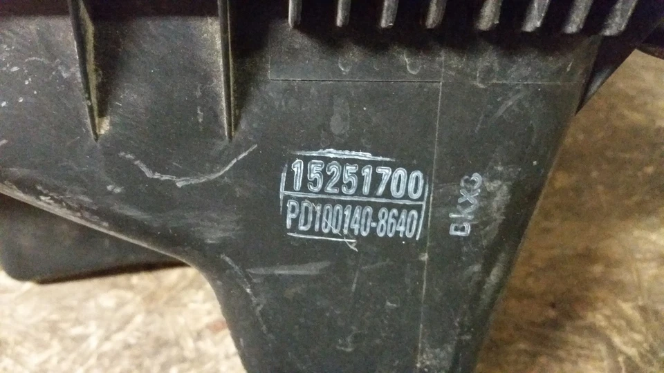 09 10 Chevy Cobalt Pontiac G5 Caja de purificador de aire OEM 15251700 2,2 L emisión federal Foto 2 de 3