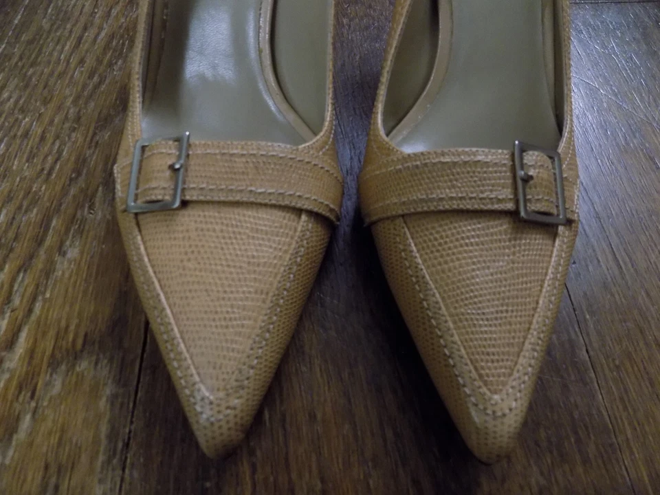 Style & Co 棕褐色蛇皮露跟尖头扣口音二手状况完好 8 码 — 第 4/4 张图片