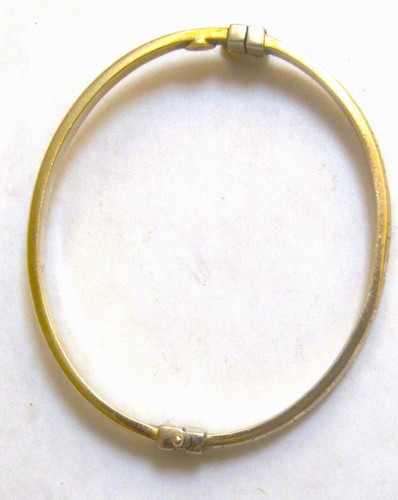 LADIES GOLD 14K BANGLE BRACELET SIX INCH CIRCUMFERENCE 4 MM WIDE - Picture 2 of 3