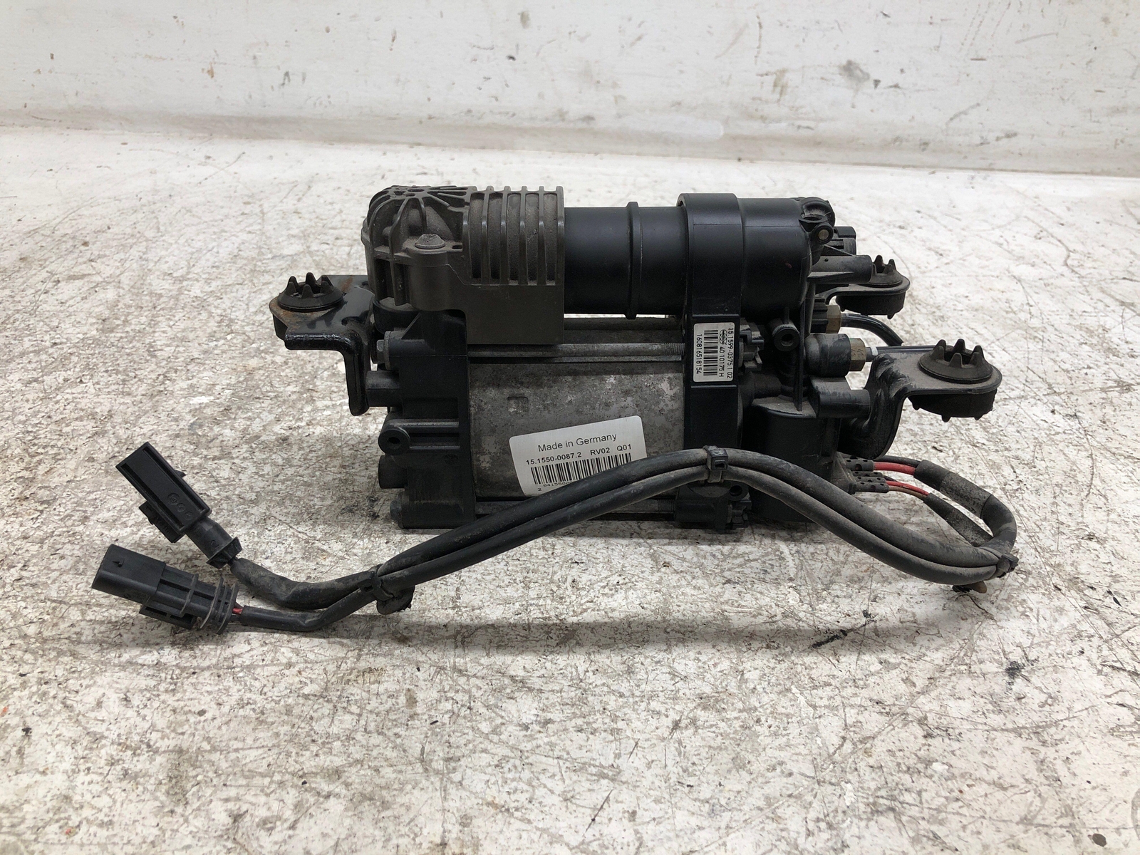 2017-2022 MASERATI LEVANTE AIR RIDE SUSPENSION AIR COMPRESSOR SUPPLY UNIT OEM