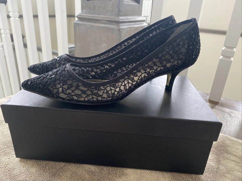 Zapatos de salón de noche Adrianna Papell LOIS de encaje negro con tacón de gatito talla EE. UU. 9,5 M Foto 2 de 4