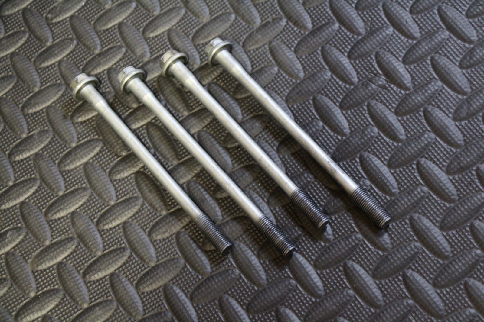 4 x OEM Yamaha YFZ450 cylinder head bolts YFZ 450 2004 2005 2006 2007