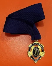 REPLICA BROWNLOW MEDAL - GREAT FOR FRAMED JUMPER DISPLAY - FREE POSTAGE!