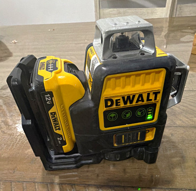 DEWALT 12V MAX Green Self-Leveling Cross-Line Laser Level MPN 12V MAX