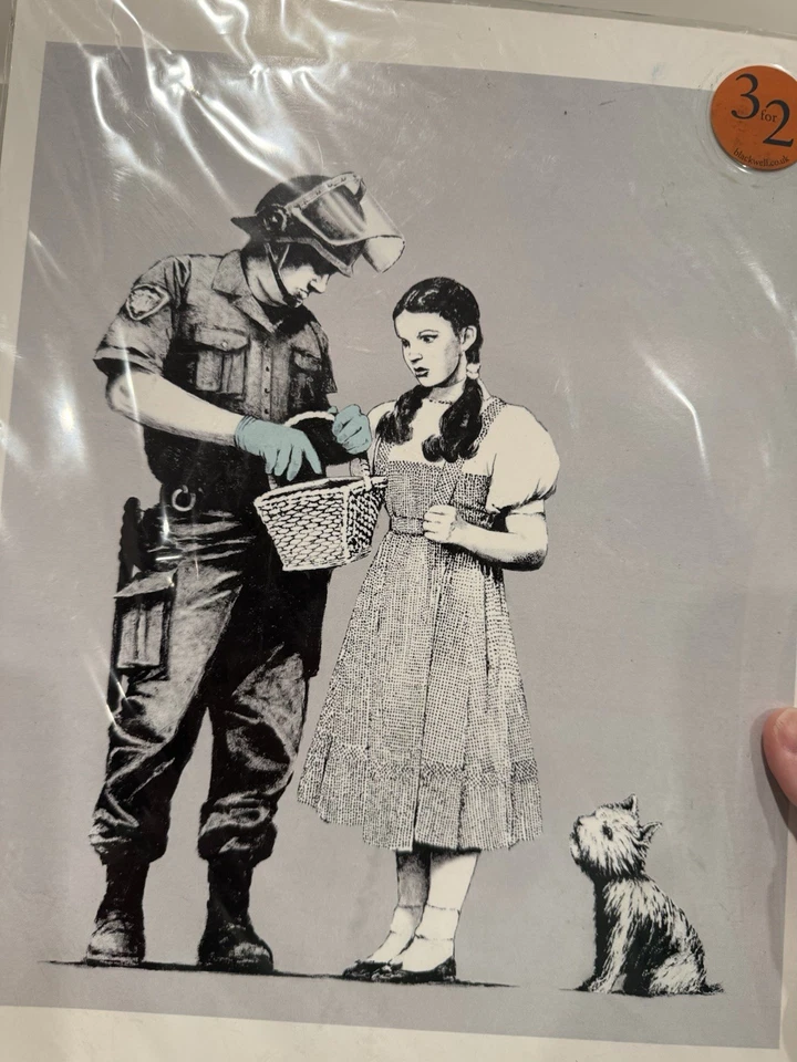 Impresión Banksy "Stop and Search" con Dorothy y un oficial de policía. Foto 4 de 4