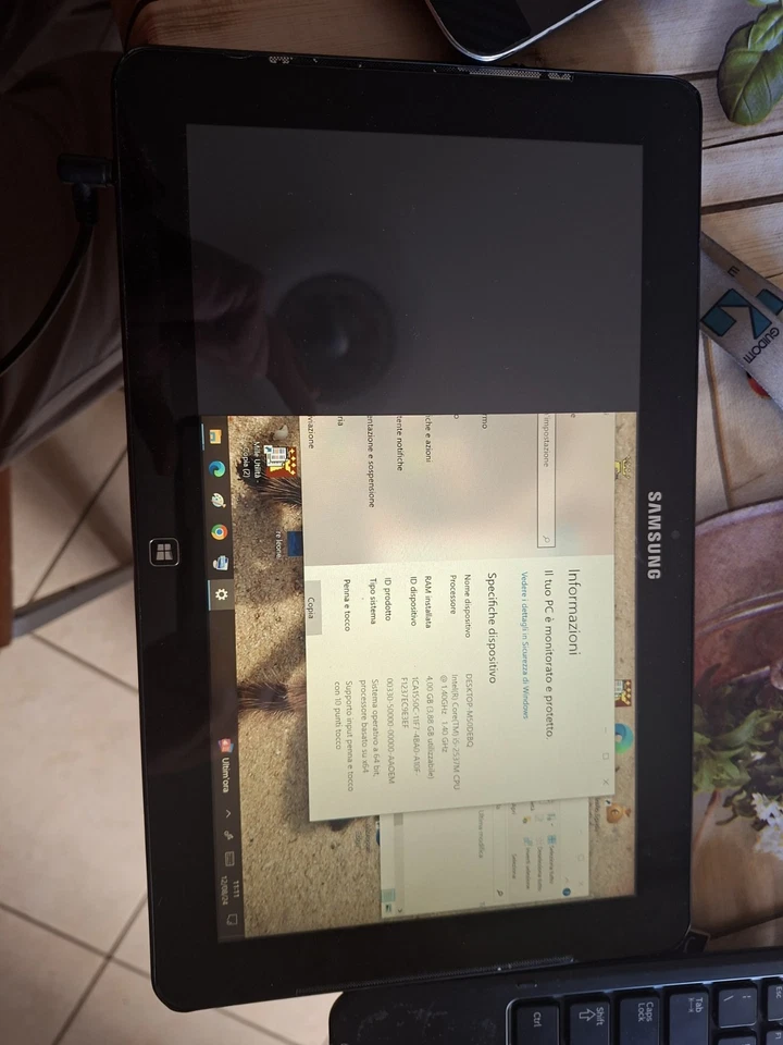 Samsung 700 Tablet PC 2in1 Intel Core I5 Windows 10 GUASTO - Immagine 2 di 4