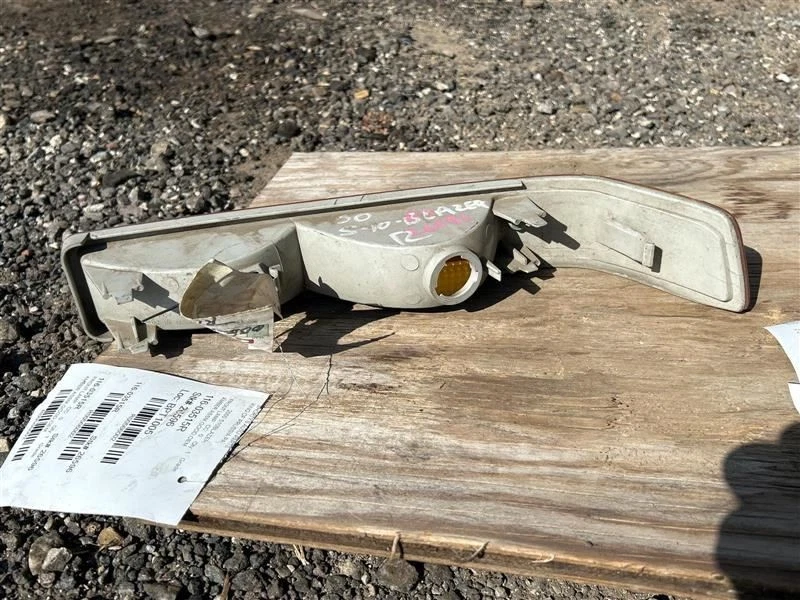 乘客转角/公园灯适合 98-05 BLAZER S10/JIMMY S15 566002 — 第 2/2 张图片