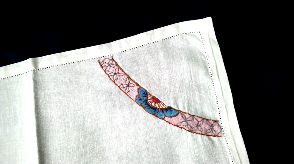 4 Serviettes de table en lin 51 x 55 cm broderies Art Déco NOUVEAU - Photo 2/4