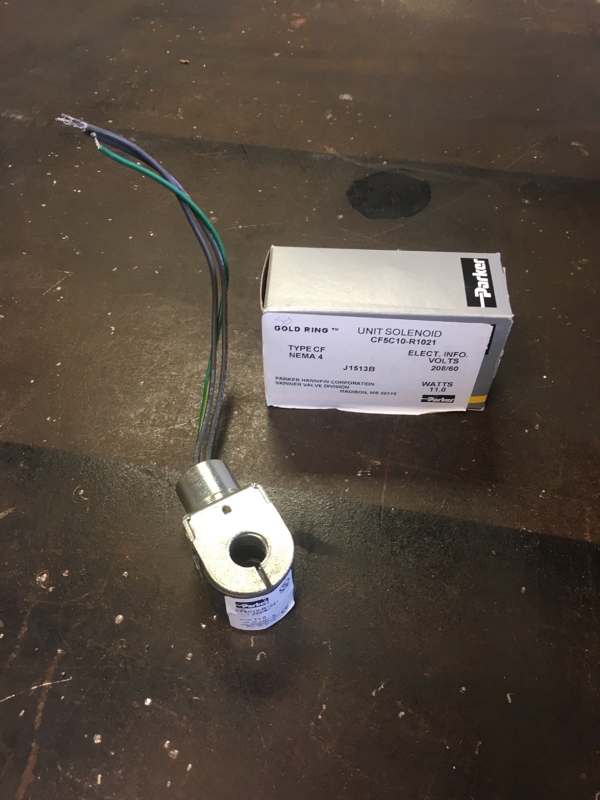 NEW, PARKER, CF5C10-R1021, SOLENOID VALVE, NEMA 4, 208 V, 11 WATTS. (8D-1)