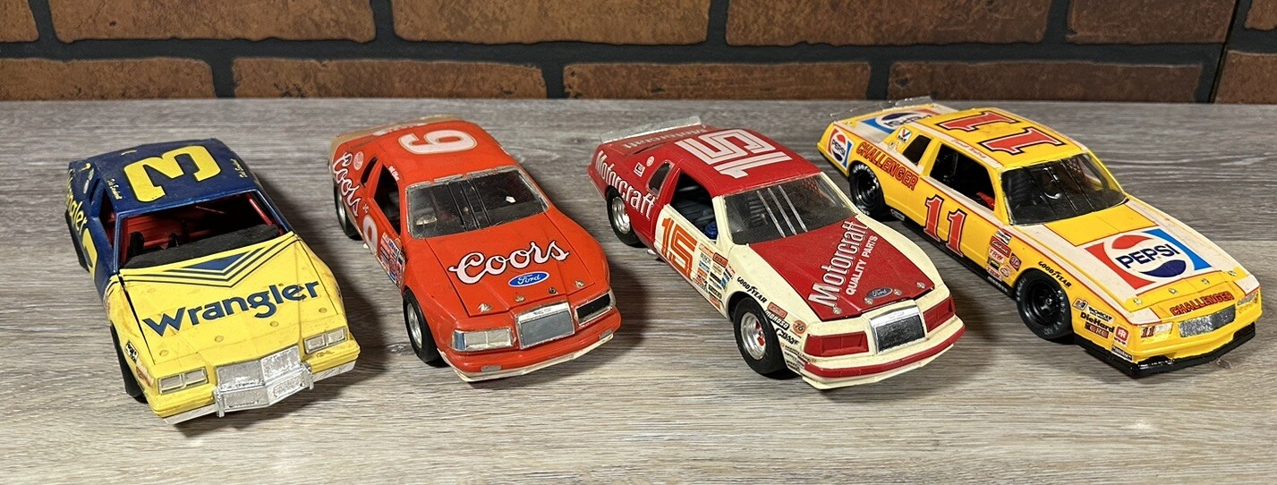 VINTAGE NASCAR MODEL CAR EARNHARDT ELLIOTT WALTRIP HAVOLINE 1/2425