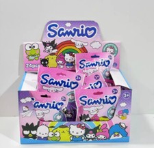 Hello Kitty & Friends Sanrio Überaschungs Päckchen mit Figur 5cm + Sammelkarten