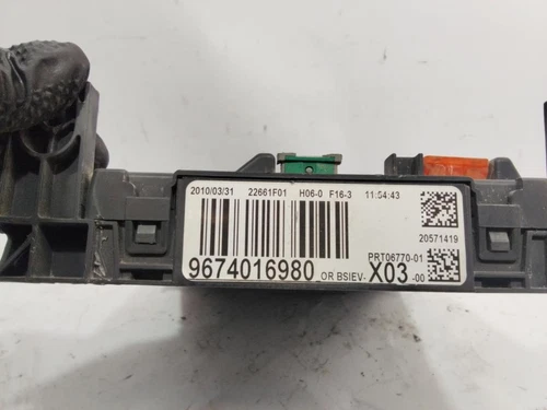 9674016980 Caja Reles/Fusibles para CITROEN C3 1.4 HDi Cool 1771933 - Imagen 2 de 2