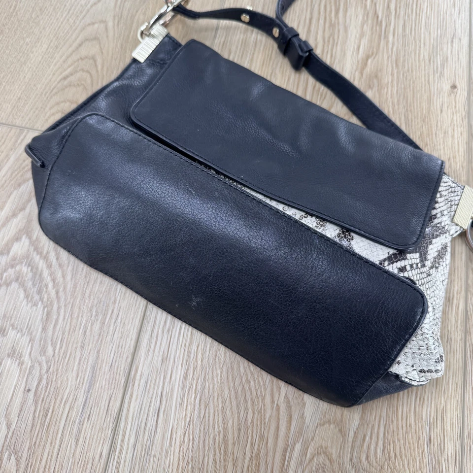 Bolsa de mão Vince Camuto estampa animal couro de cobra aba bolso bolsa clutch - Imagem 3 de 4