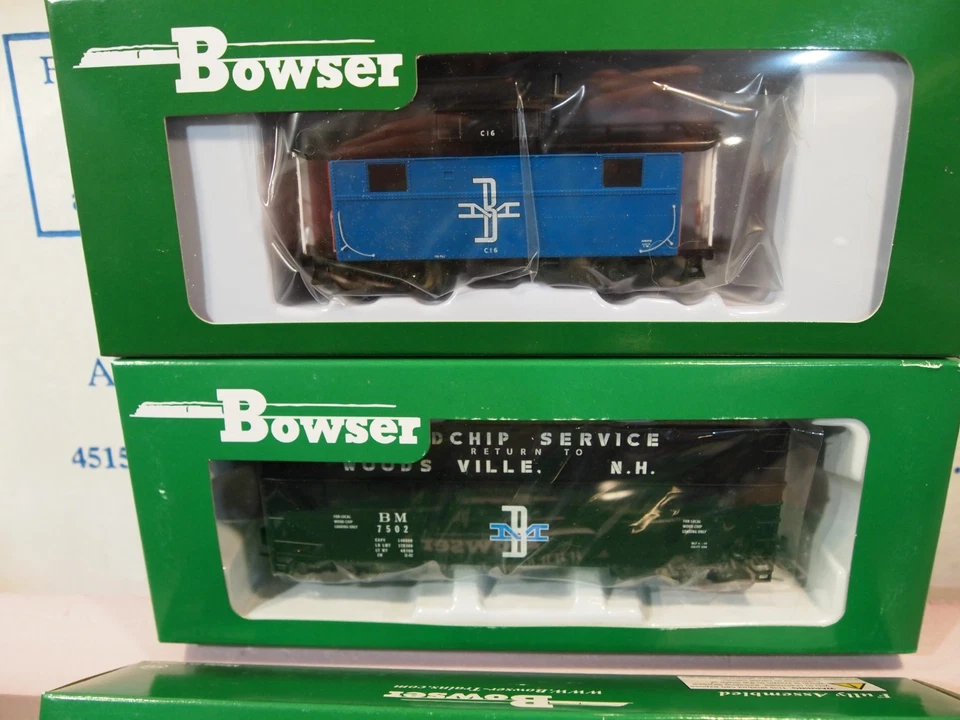 BOWSER H.O. B& M 6-CAR LOT #3 = 4-WOODCHIP, 1-40ft BOX CAR, 1-CABOOSE - Image 4 of 4