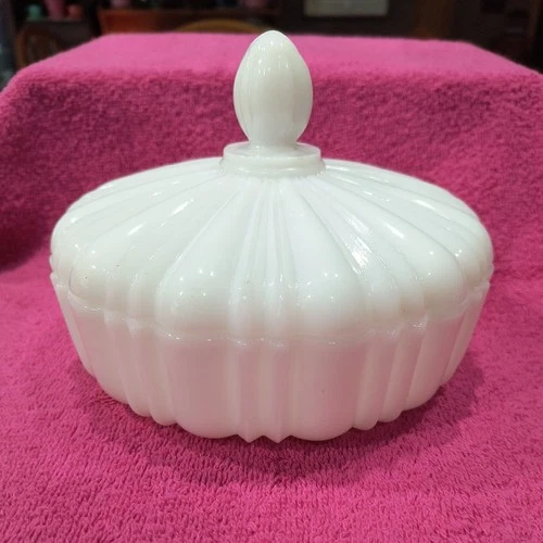Vintage Anchor Hocking Milk Glass Round Lidded Candy Dish Old Cafe Pattern *CHIP