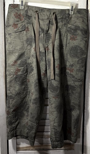 Style & Company Cargo Crop Pants Camouflage Floral Sz 10 Retro Hipster