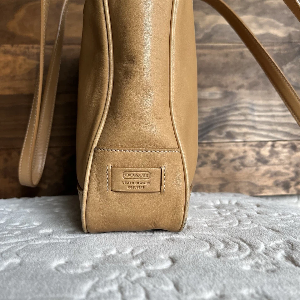 复古蔻驰汉普顿午餐托特包棕褐色皮革学院风安静豪华 7776 旧钱 — 第 3/4 张图片