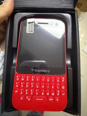 BlackBerry Q5 Unlocked 4G LTE WiFi 8GB 5MP Unlocked  Keyboard Smartphone