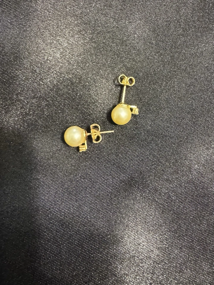 Pendientes de perlas cultivadas de agua salada color champán diamante oro amarillo de 14 quilates Foto 4 de 4