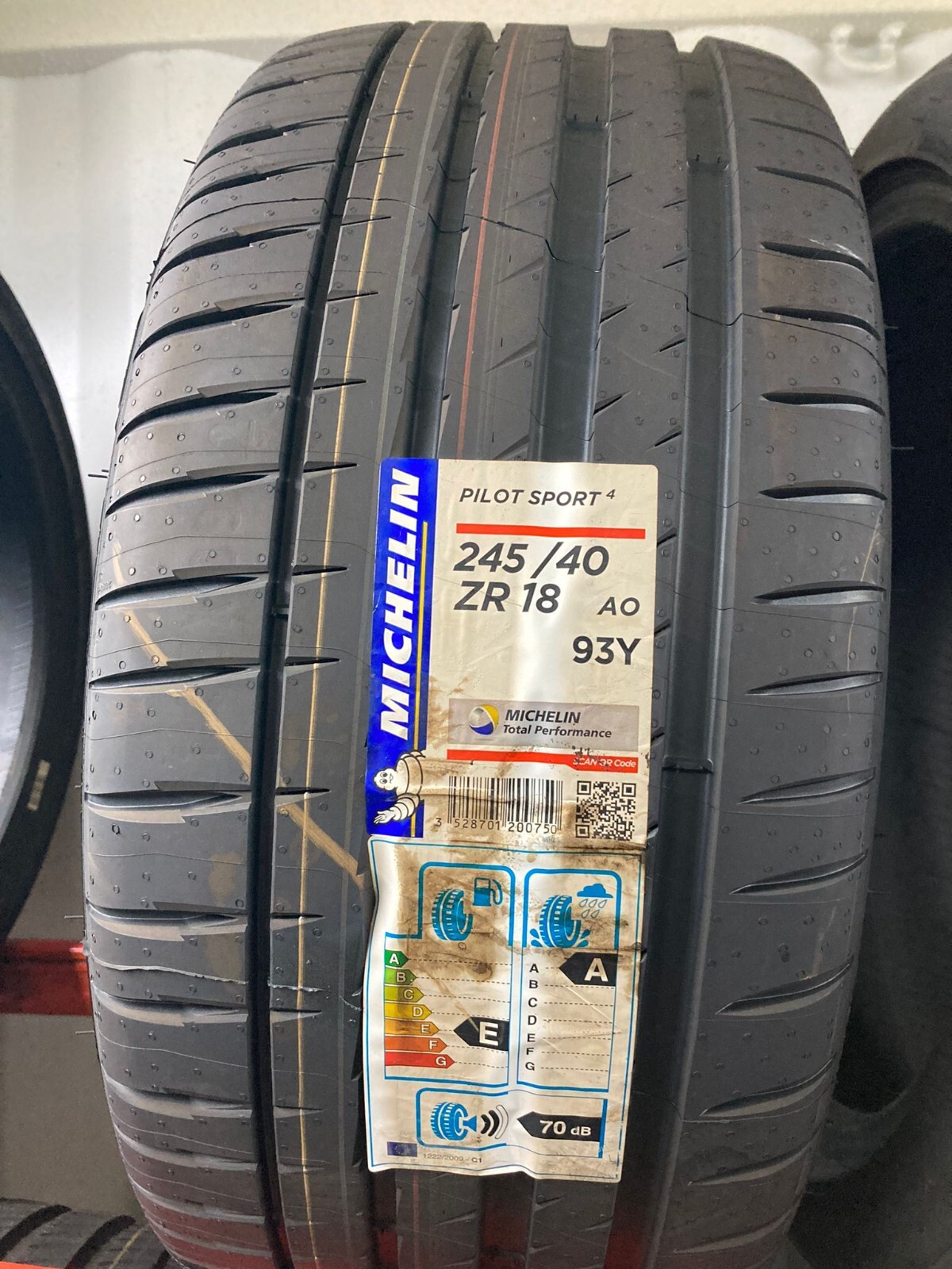 245/40ZR18 AO 93Y PILOT SPORT 4 MICHELIN TYRE | eBay
