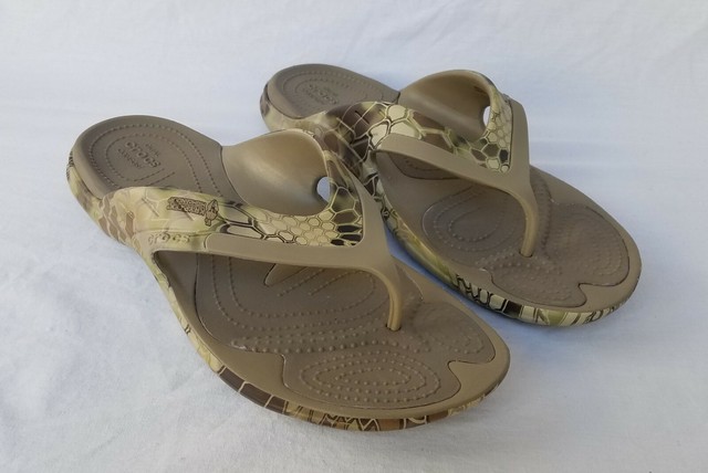 crocs camo flip flops
