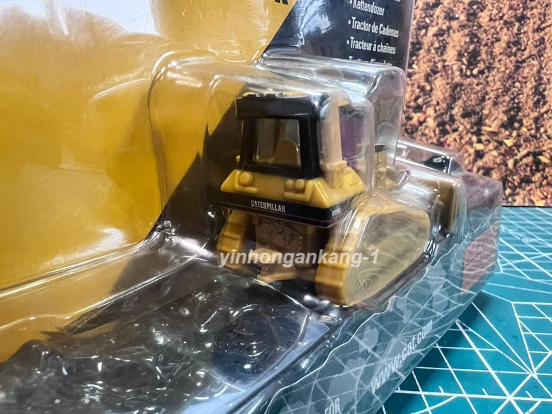 CAT1: 87 Caterpillar D5M Bulldozer Alloy Model - Image 2 of 4
