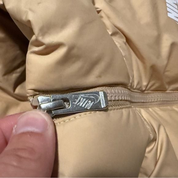 NWOT NIKE Therma-fit Windrunner 550fill Power Down Vest In Brown women’s SMALL