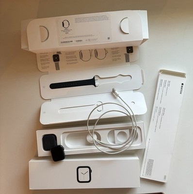 Apple Watch Series 4 40mm Space Gray See Pictures/Read Description EUC