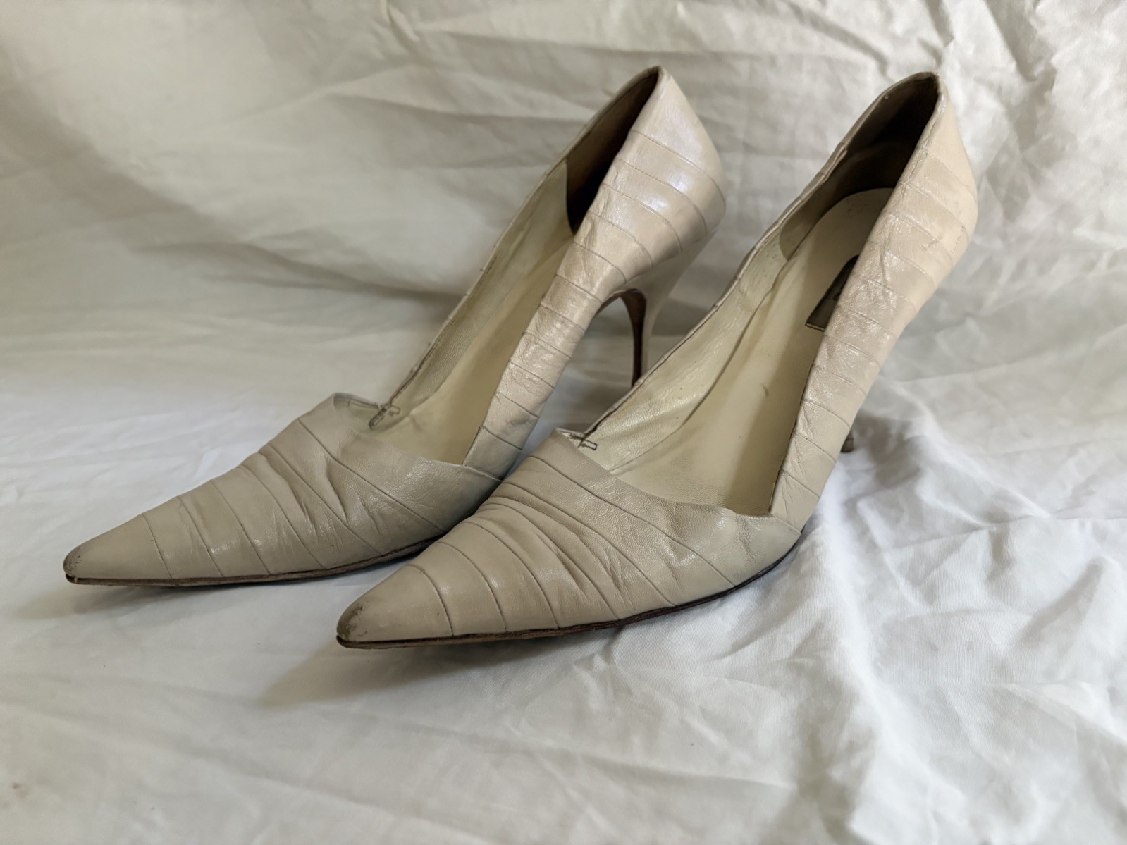 PRADA Cream Croc Embossed Heels Size 9.5 Pointed Toe Quiet Luxury Pumps