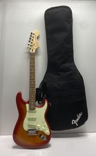 Squier Standard Stratocaster Chitarra Elettrica Sunburst SSS con Borsa Fender Gig