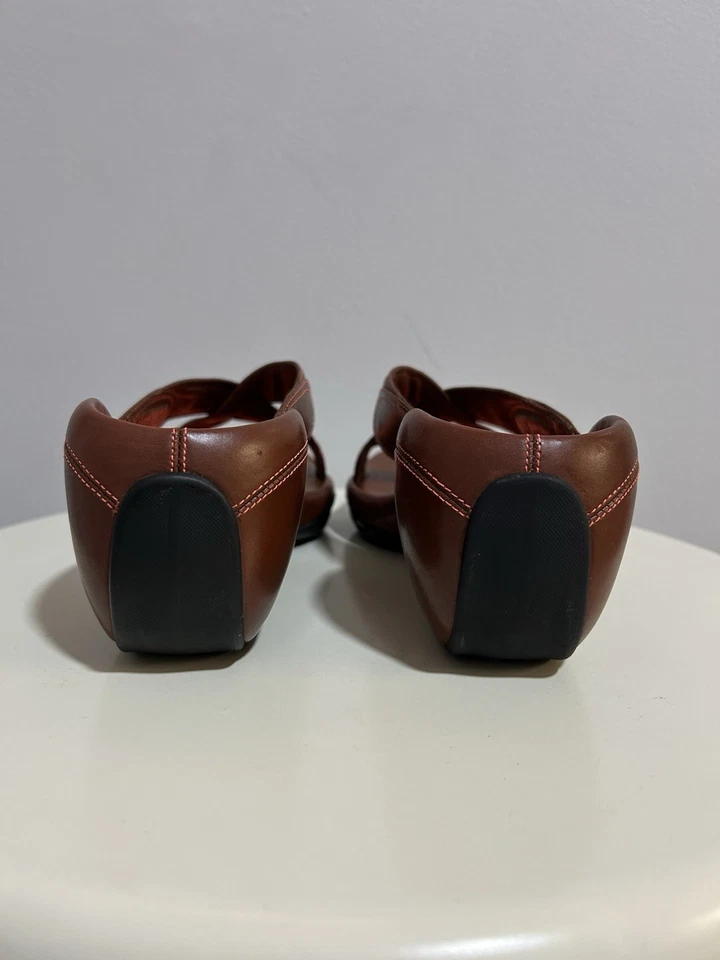 Sandalias de cuña de cuero para mujer Nike Air serie g marrón naranja talla 8B Foto 4 de 4