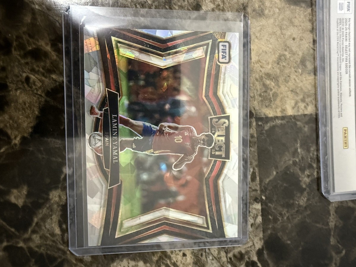 Lamine Yamal 2024-25 Panini Select FIFA Soccer Field Level Ice SP