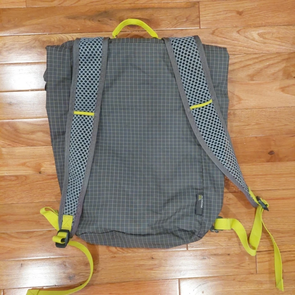 Mochila de día Mountainsmith Scream 20L bolsa de compresión con tapa enrollable gris + verde lima Foto 2 de 4