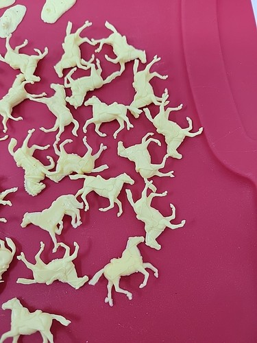 Lot of Airfix Plastic Model 1/72 HO/OO Horses/Stands/Bases Unpainted - Picture 5 of 8