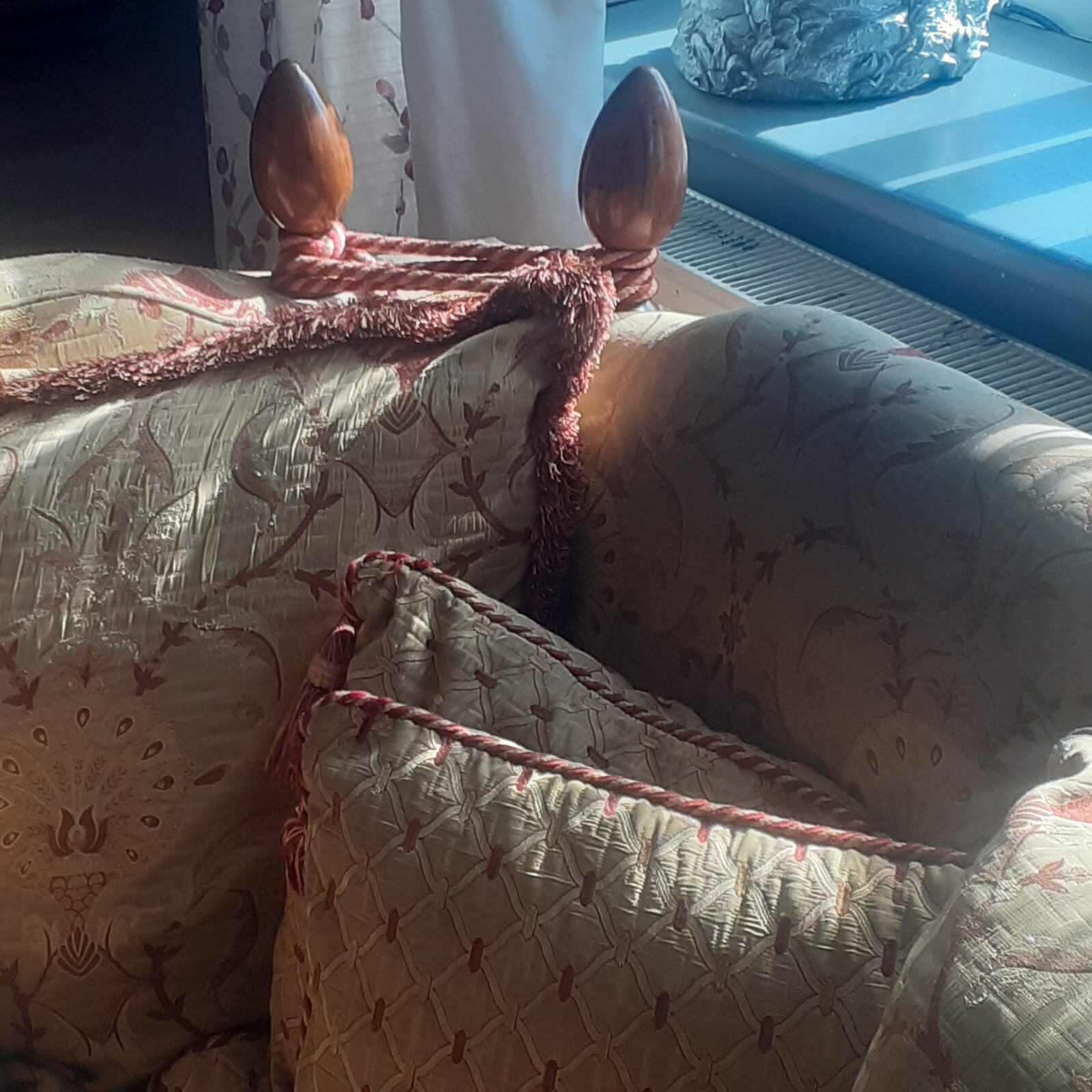 Drop Arm Knole Sofa Classic Design Chaise Lounge Extends To Both Sides