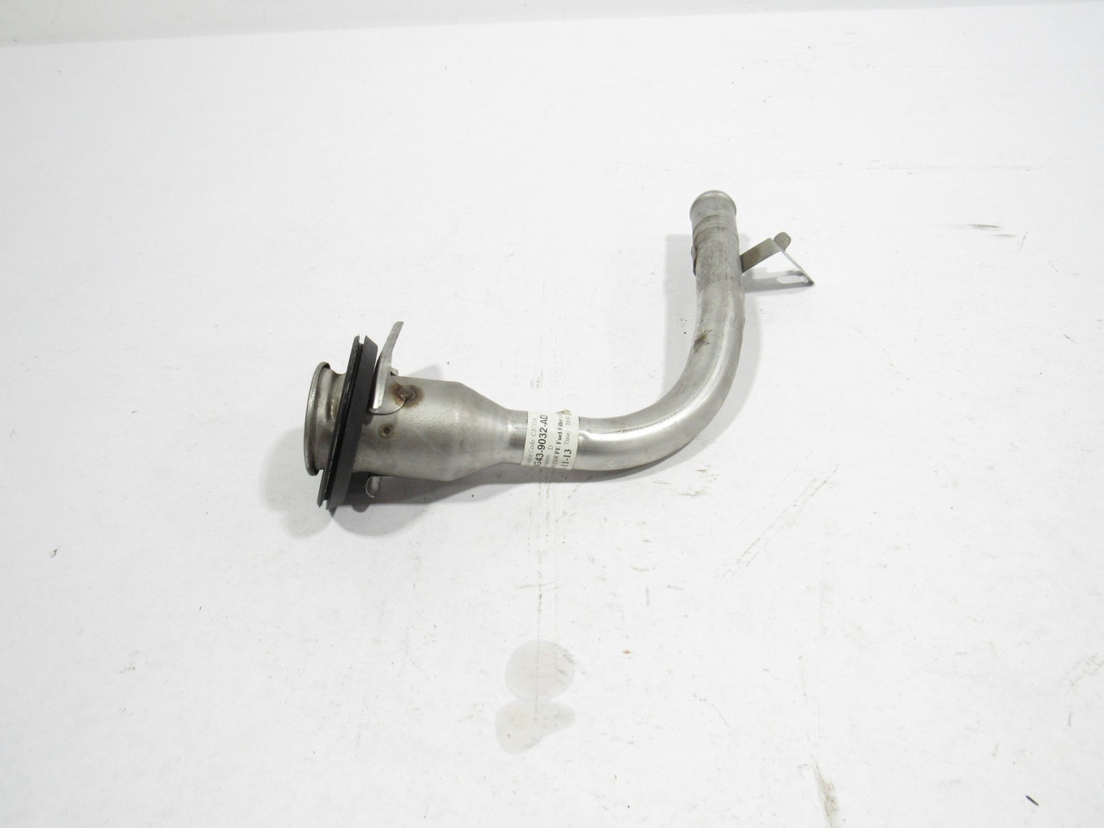 14-18 Aston Martin Vanquish 2014 Fuel Tank Filler Neck ^:Y