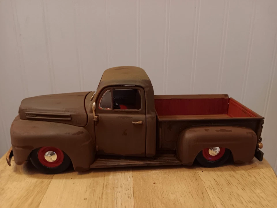 1/18 Diecast Slammed 1948 Ford Pickup Weathered Rusted Junkyard Barn Find - Image 3 of 4