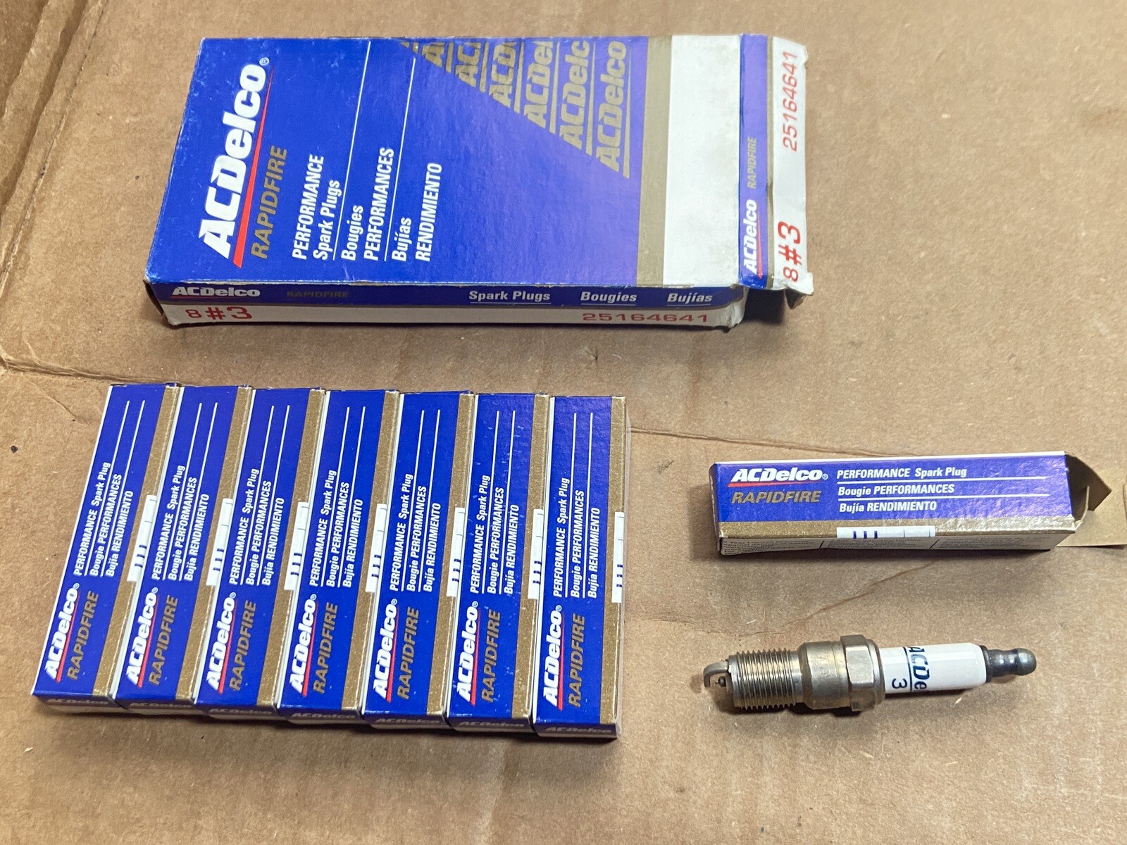 GM 25164641 AC Delco #3 RapidFire Spark Plug -- LOT OF 8 -- NEW OEM