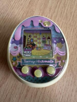 BANDAI Tamagotchi Meets Sweets Ver. Yellow 2019 Virtual Digital