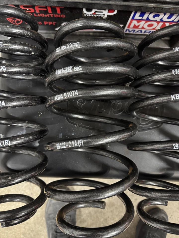 Kit de resortes delanteros y traseros deportivos descendentes H&R 54763 para VW Passat 2012-22 sedán Foto 3 de 4