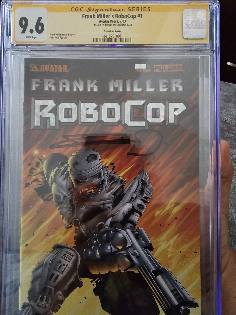 Frank Millers RoboCop #1 Prism Foil Cover 9.6 signed by Frank