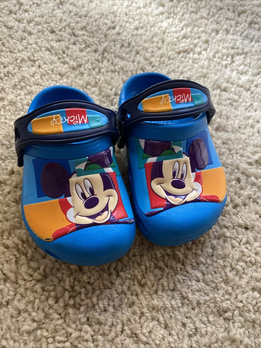 Colorblock crocs 2025