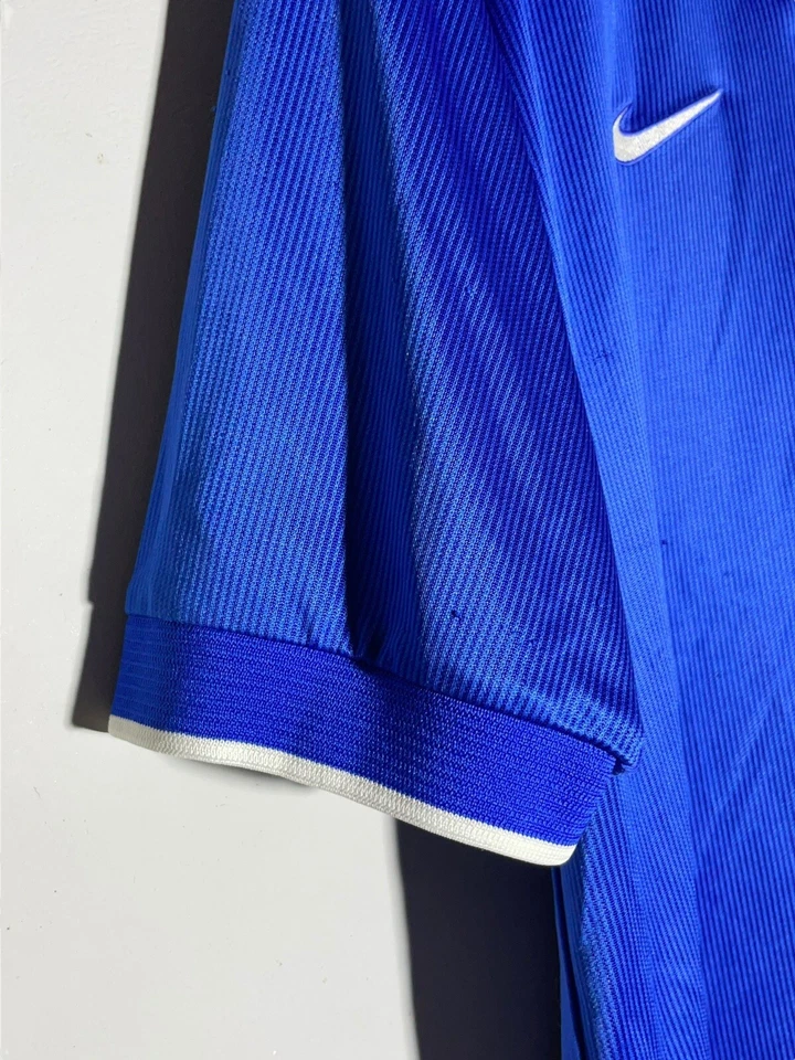 National Team Italy Nike 1998 Home Vintage Football Shirt Soccer Jersey  - Image 3 of 4