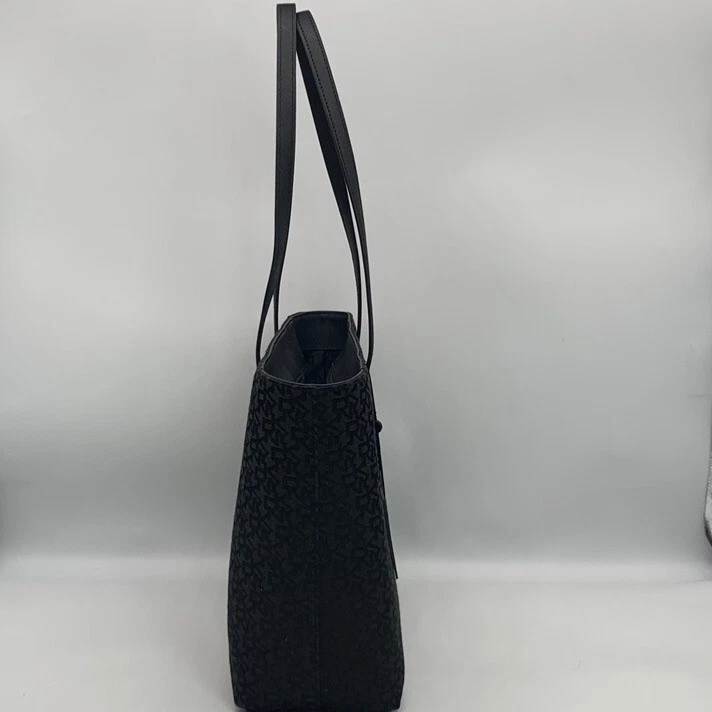 Bolso de Mano DKNY Byant Park Logo Negro Foto 4 de 4