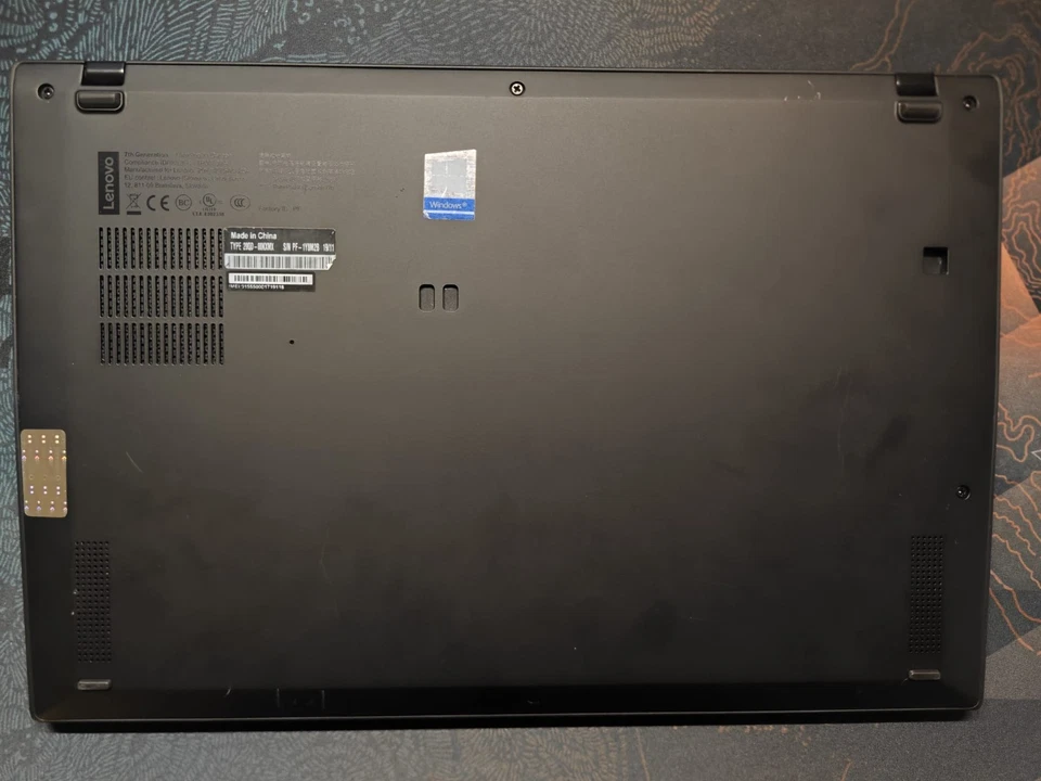 Lenovo ThinkPad X1 Carbon · i7-8565U · 16GB · 256GB, photo 2 sur 3