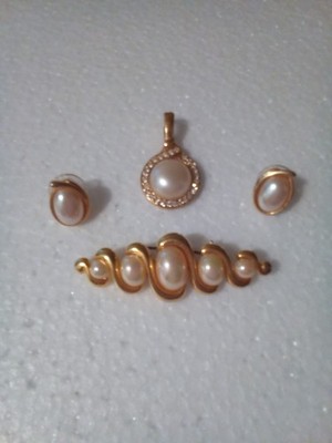 Monet Earrings w/Unbranded Beautiful Brooch and Pendant, was worn as a set. NICE