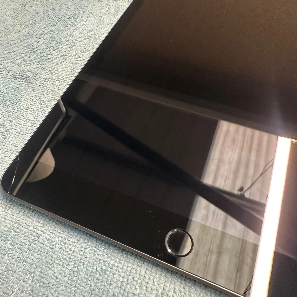 Apple iPad (9th generation) · 64GB · Wi-Fi, photo 4 of 5